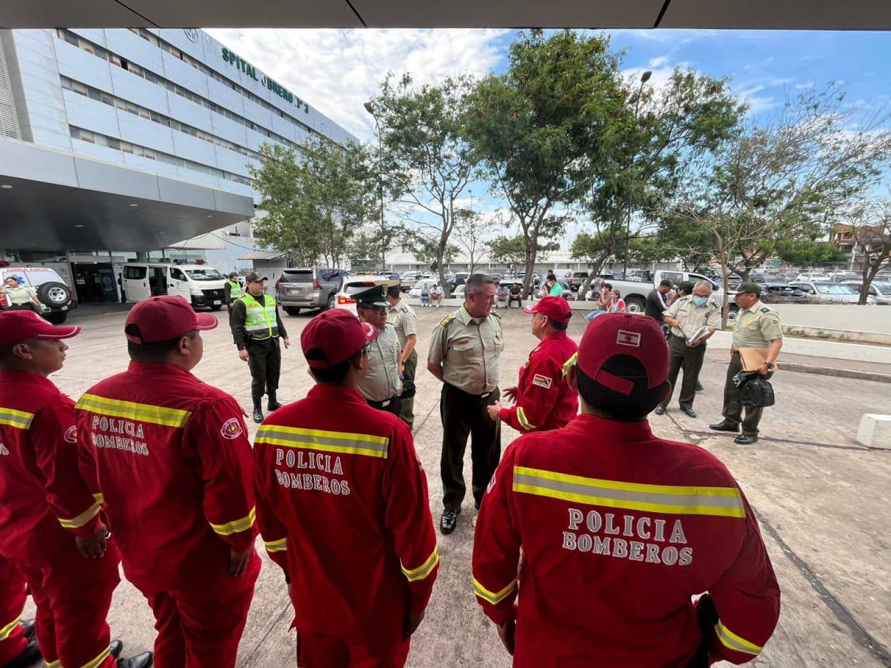 MEDALLA AL VALOR PARA BOMBEROS QUE COMBATIERON INCENDIO EN SANTA CRUZ