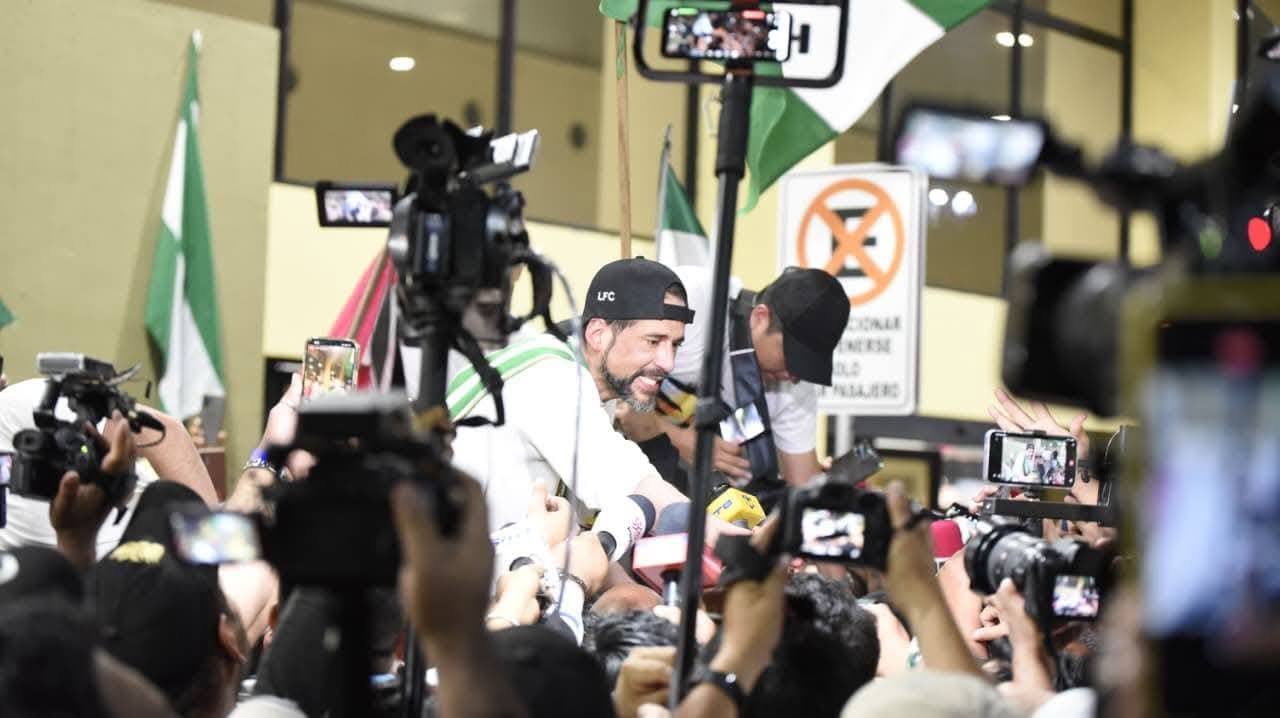 SANTA CRUZ: MULTITUDINARIO RECIBIMIENTO A LUIS FERNANDO CAMACHO