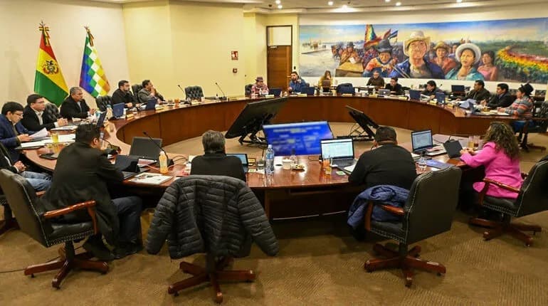 EL BUNKER PREVÉ FRACTURA INTERNA EN EL GABINETE DE LUIS ARCE POR CANDIDATURA DE DEL CASTILLO