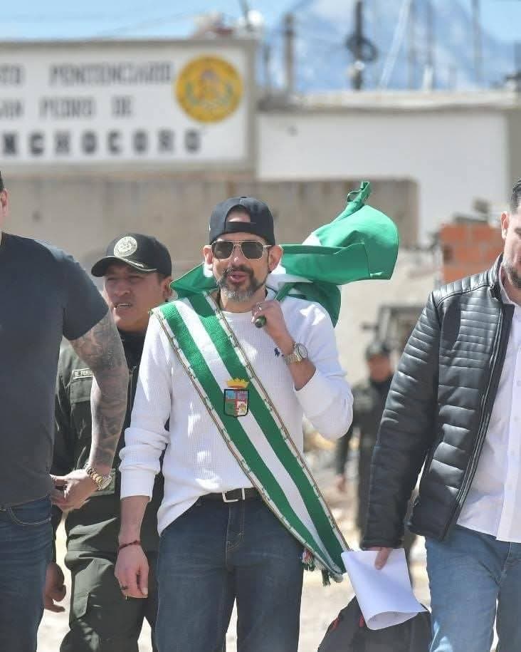 CAMACHO ACUSA A AGUILERA DE TRAICIÓN TRAS SALIR DEL PENAL DE CHONCHOCORO