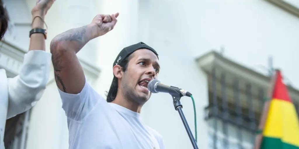 HIJO DE CAMACHO: “MI PADRE VOLVERÁ COMO UN HÉROE LEAL A SU PUEBLO”
