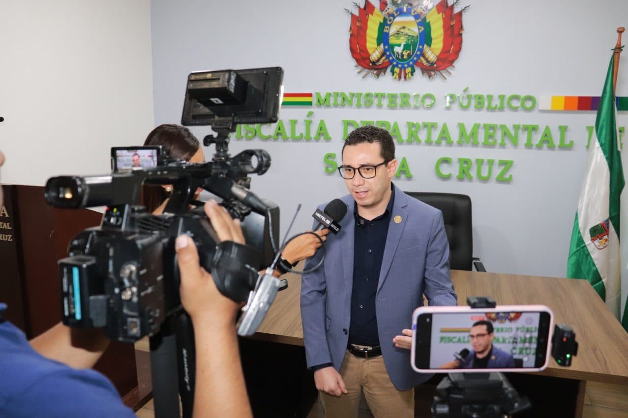 FISCALÍA DE SANTA CRUZ SOCIALIZA LEY PARA PROTEGER A NIÑOS Y ADOLESCENTES EN ESPACIOS DIGITALES