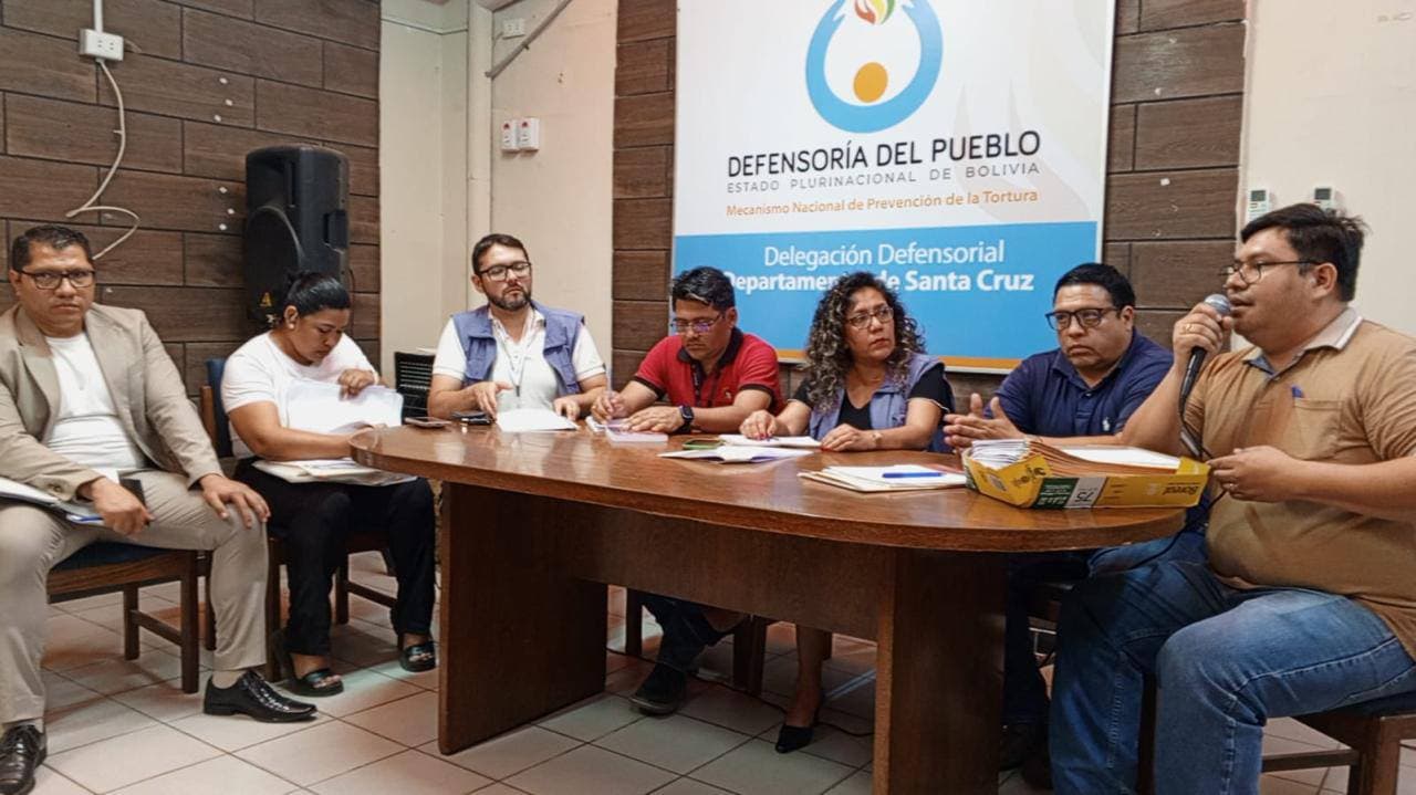 DEFENSORÍA PROMUEVE CUARTO INTERMEDIO EN PARO DE SALUD EN EL TORNO