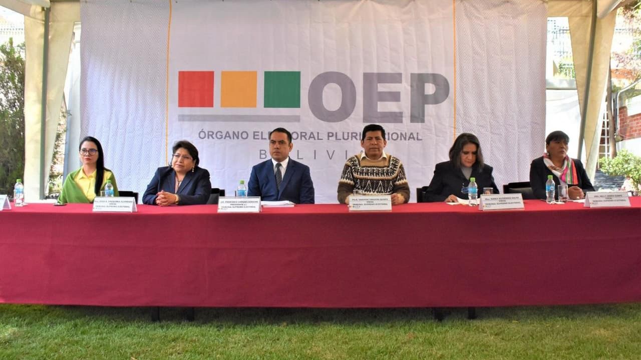 GOBIERNO ADVIERTE RIESGO INSTITUCIONAL POR INICIATIVA PARA CESAR VOCALES DEL TSE