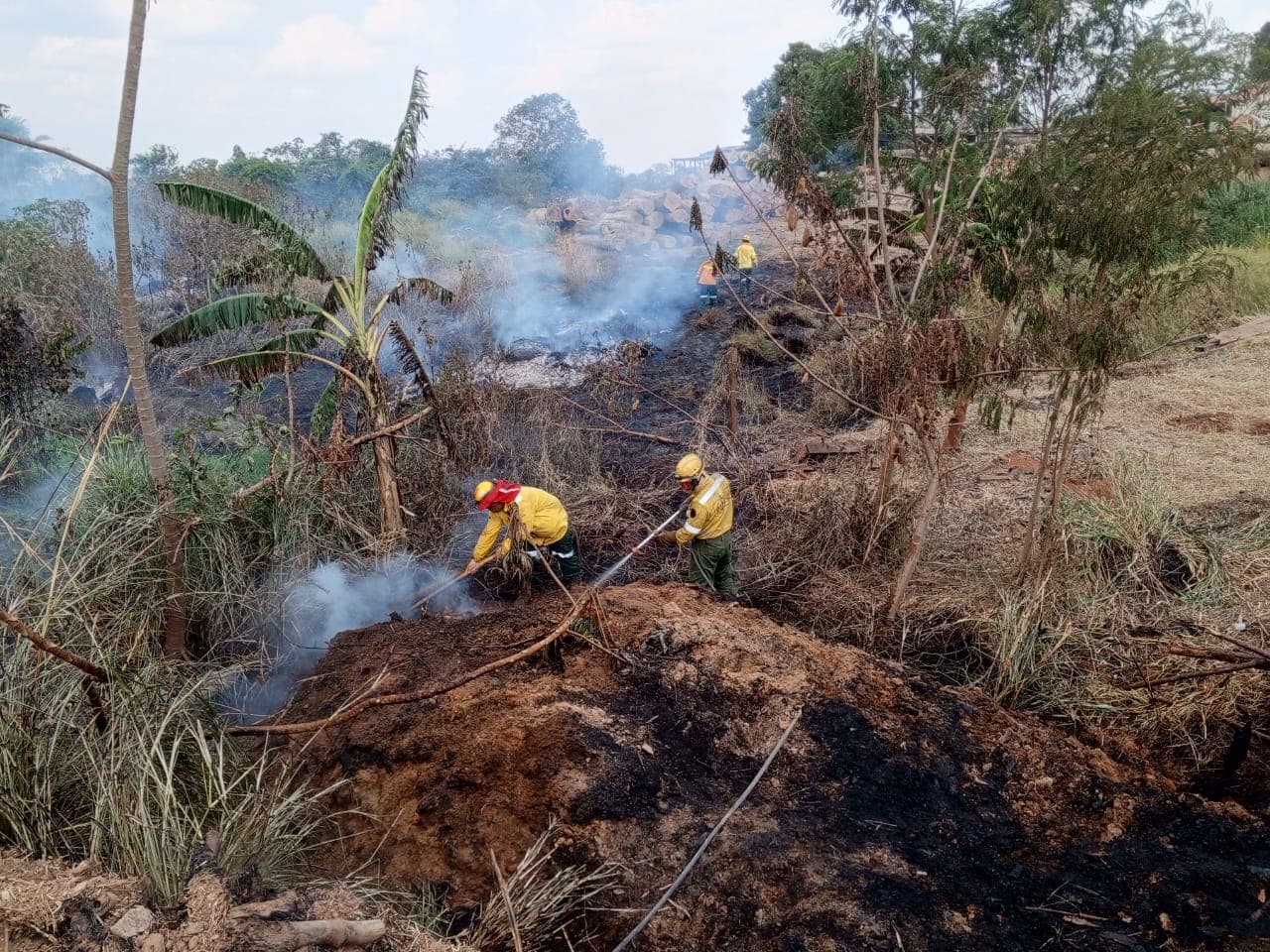 ALERTA ROJA EN SANTA CRUZ: 12 INCENDIOS ACTIVOS Y 471 FOCOS DE CALOR