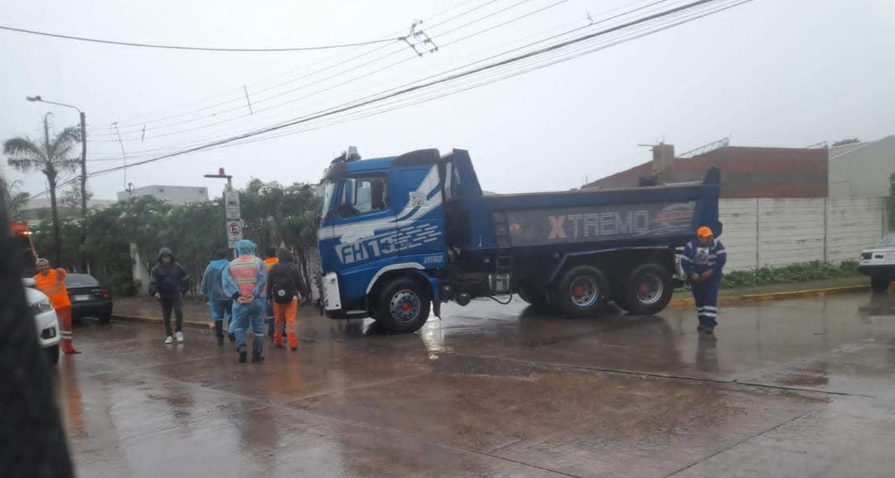 TRABAJADORES PARALIZAN OPERACIONES DE “PIRAI” POR INCUMPLIMIENTO EN PAGO