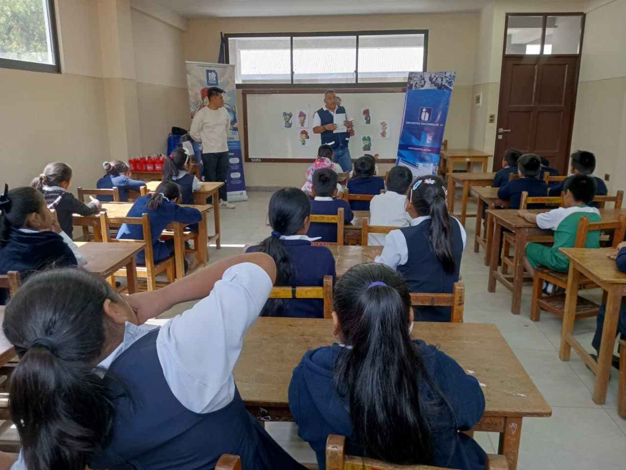 SIN PROMUEVE CULTURA TRIBUTARIA ENTRE 90 ESTUDIANTES EN COCHABAMBA