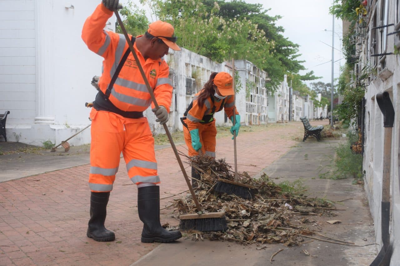 ALCALDÍA REALIZA LIMPIEZA Y REFACCIÓN EN 23 CEMENTERIOS