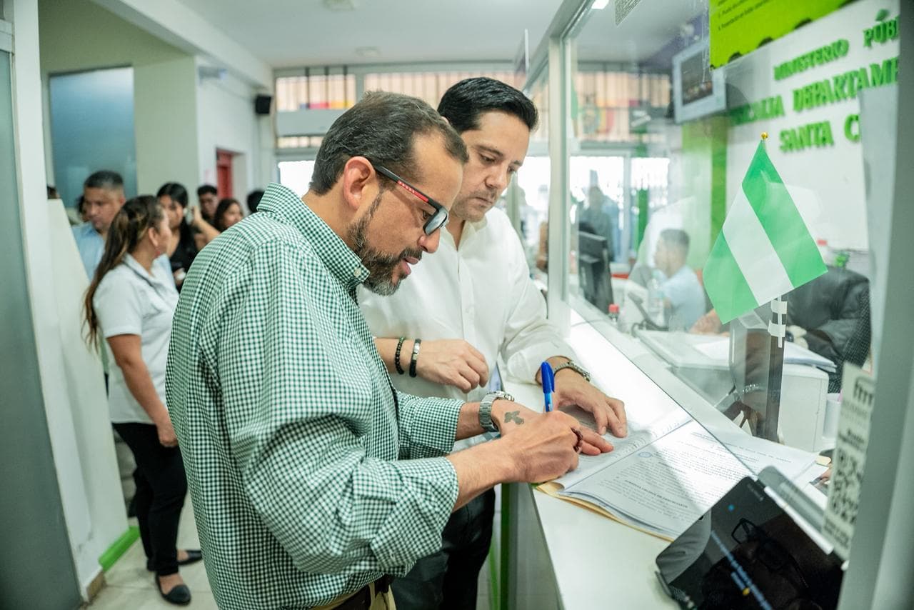 GOBERNADOR DE SANTA CRUZ DENUNCIA A LA DIRECTORA DEL INRA ANTE LA FISCALÍA