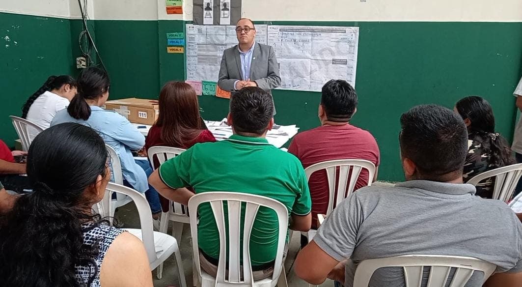 TSE INTENSIFICA CAPACITACIÓN DE JURADOS ELECTORALES EN SANTA CRUZ