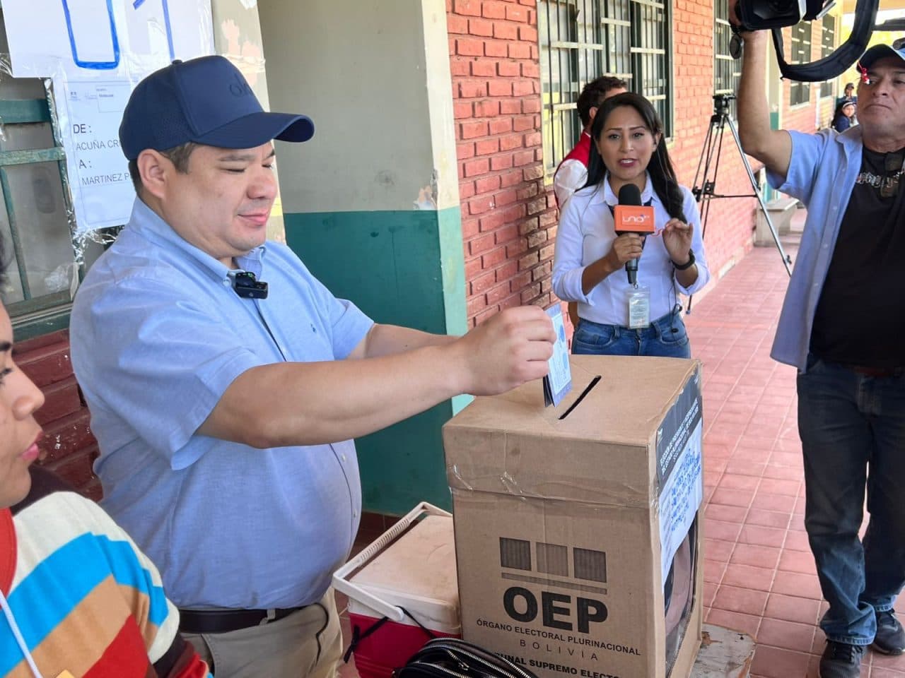 “HA SIDO UN DÍA DEMOCRÁTICO, FESTIVO Y TRANQUILO”: ROGER MARIACA TRAS EMITIR SU VOTO