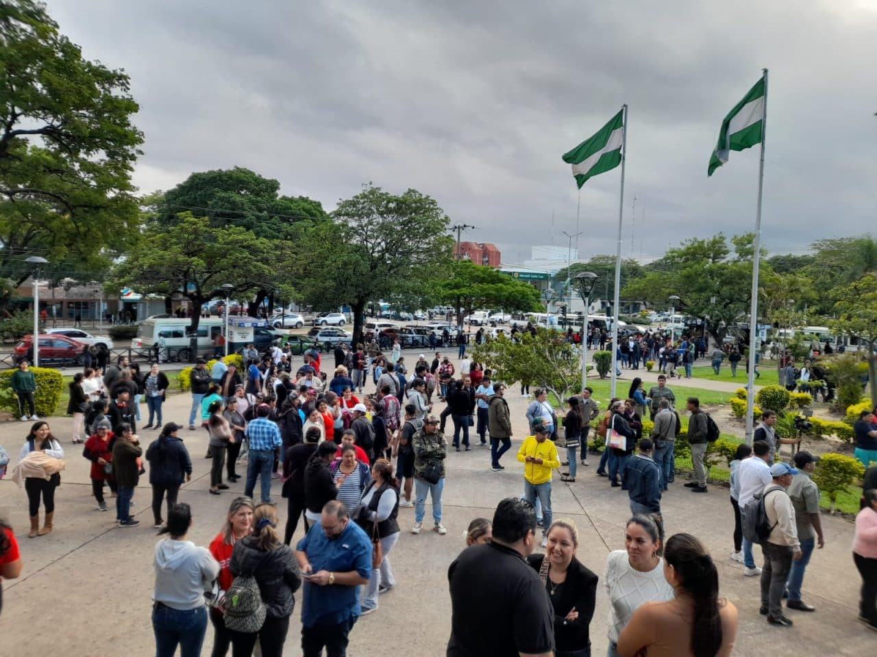 JHONNY FERNÁNDEZ SE VA QUEDANDO SIN APOYO