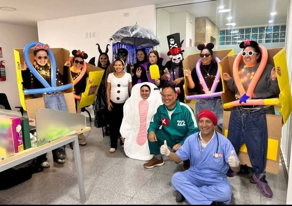 OFICINAS DE SANTA CRUZ CELEBRAN HALLOWEEN CON UN CREATIVO CONCURSO DE DISFRACES