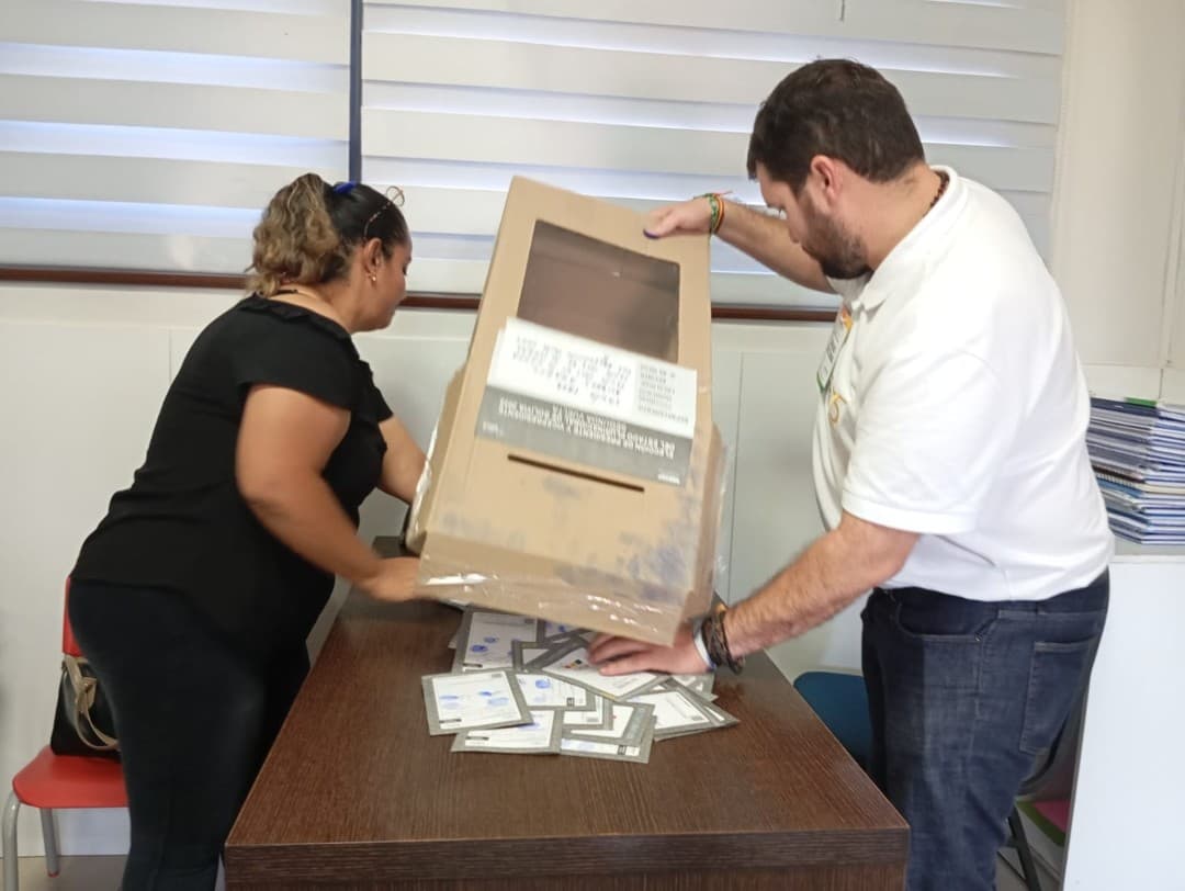 SANTA CRUZ: MESAS COMIENZAN A CERRAR TRAS HISTÓRICA JORNADA DE BALOTAJE