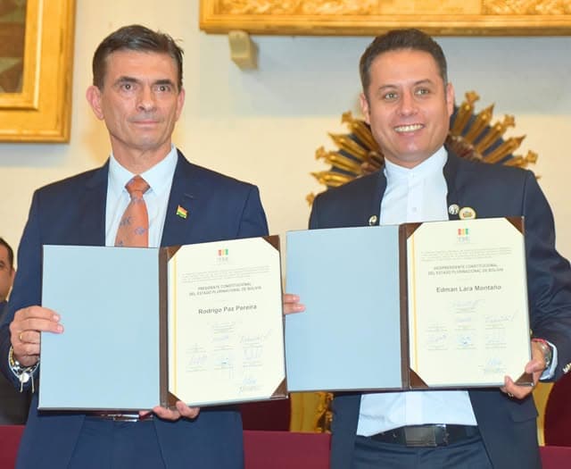 LA POLÍTICA EN LA CONSTITUCIÓN Y LOS IDEOLOGISMOS