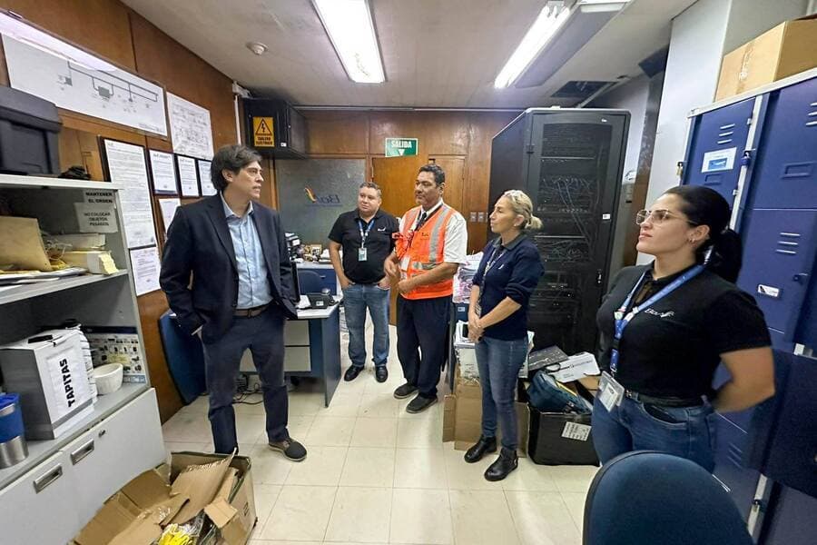 ZAMORA INSPECCIONA VIRU VIRU Y DESTACA OPORTUNIDADES PARA MEJORAR EL SERVICIO AÉREO