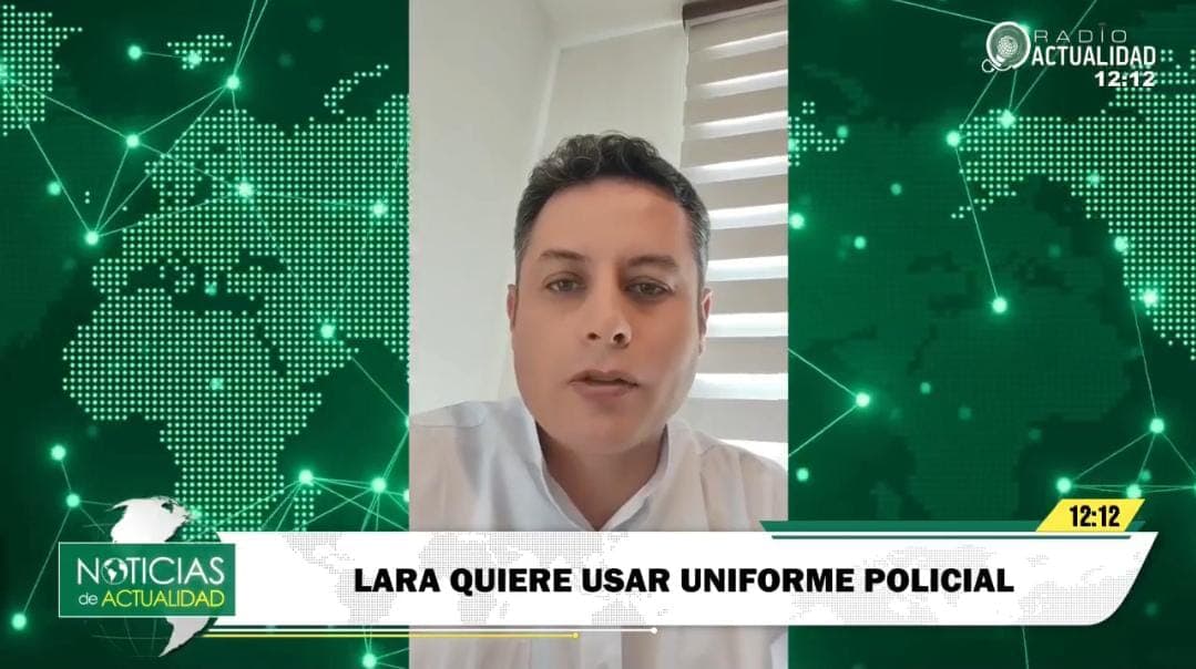 EDMAND LARA INSISTE EN PORTAR UNIFORME POLICIAL DURANTE SU JURAMENTO CEREMONIAL
