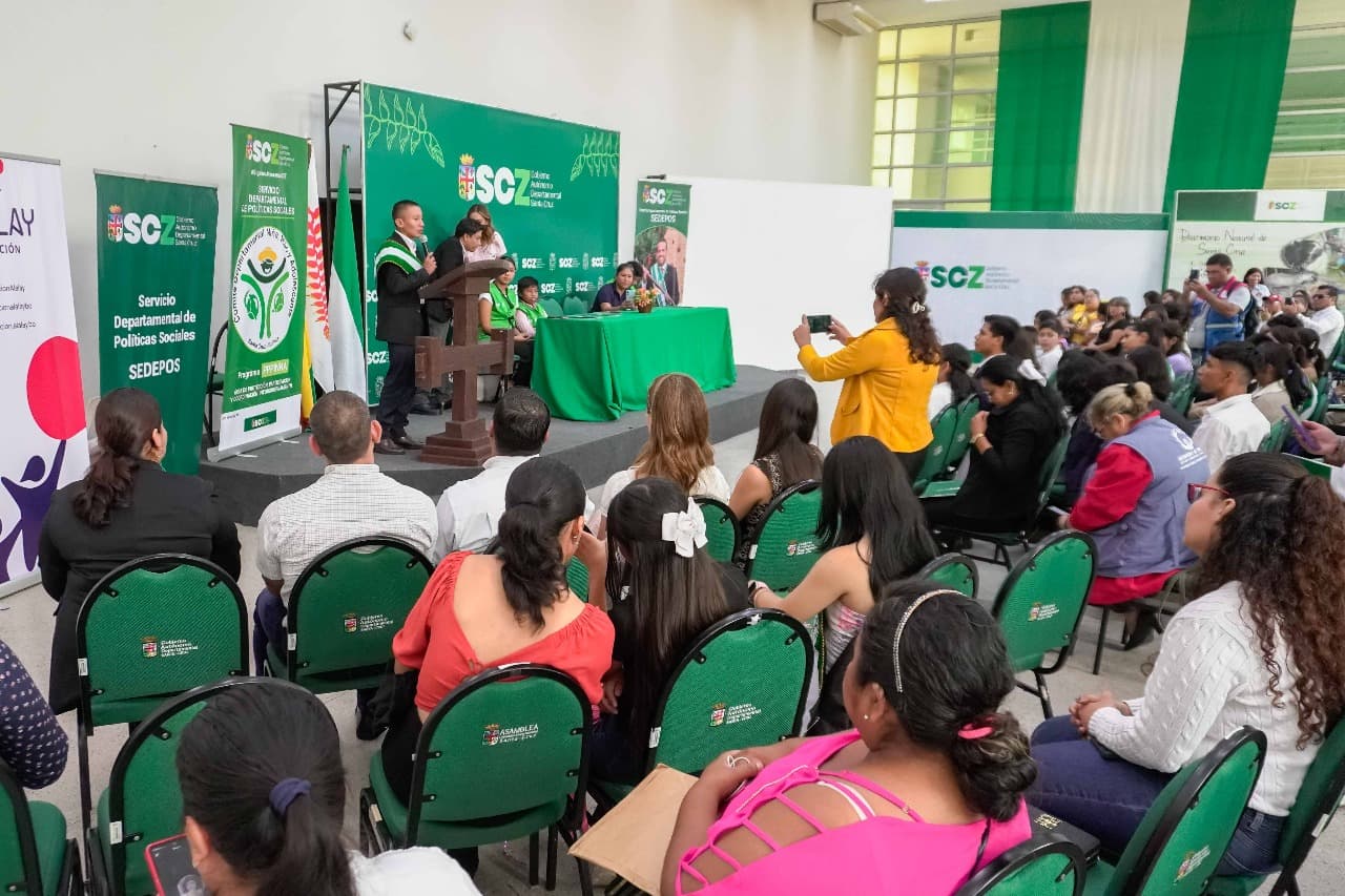 GOBERNACIÓN POSESIONA NUEVO COMITÉ DE NIÑOS Y ADOLESCENTES