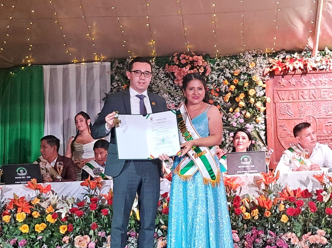 FISCAL ZEBALLOS RECIBE RECONOCIMIENTO EN WARNES POR SU LABOR INSTITUCIONAL