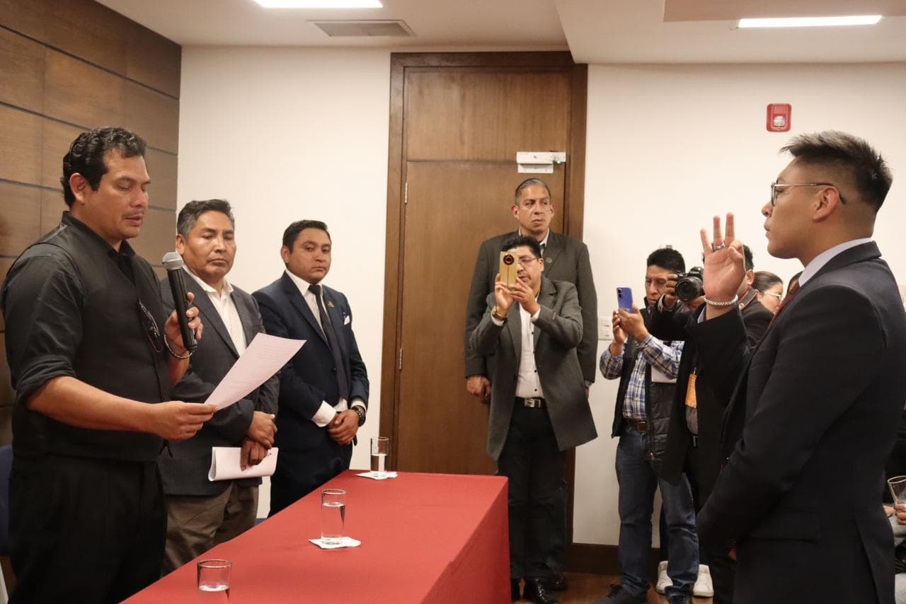 JHONATAN CORONADO ASUME COMO OFICIAL MAYOR DE LA CÁMARA DE DIPUTADOS