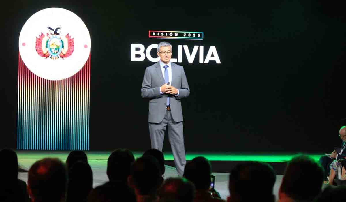 JOSÉ GABRIEL ESPINOZA PRESENTA PLAN ECONÓMICO DEL GOBIERNO DE RODRIGO PAZ