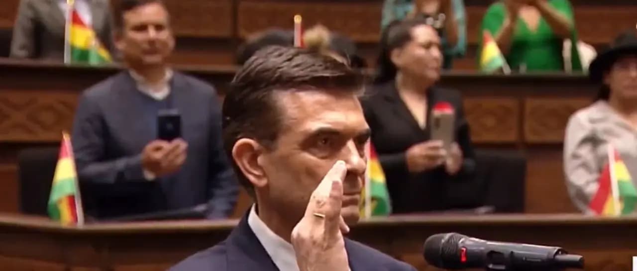 PAZ PEREIRA JURA COMO PRESIDENTE CONSTITUCIONAL DE BOLIVIA
