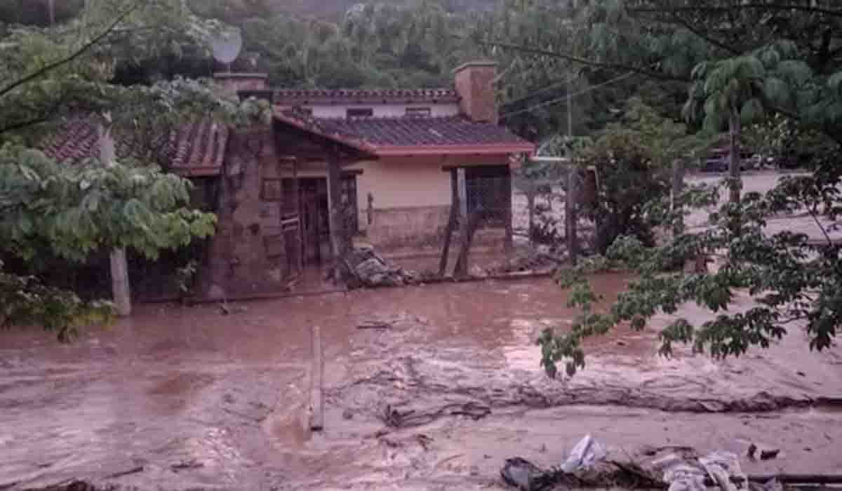 CRISIS EN SAMAIPATA: MINISTRO DE DEFENSA ADMITE QUE LOS ESFUERZOS SON INSUFICIENTES