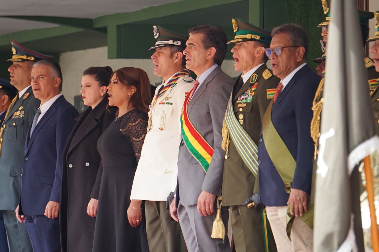 PRESIDENTE PAZ PRESENTA SEIS COMPROMISOS PARA FORTALECER LA POLICÍA BOLIVIANA