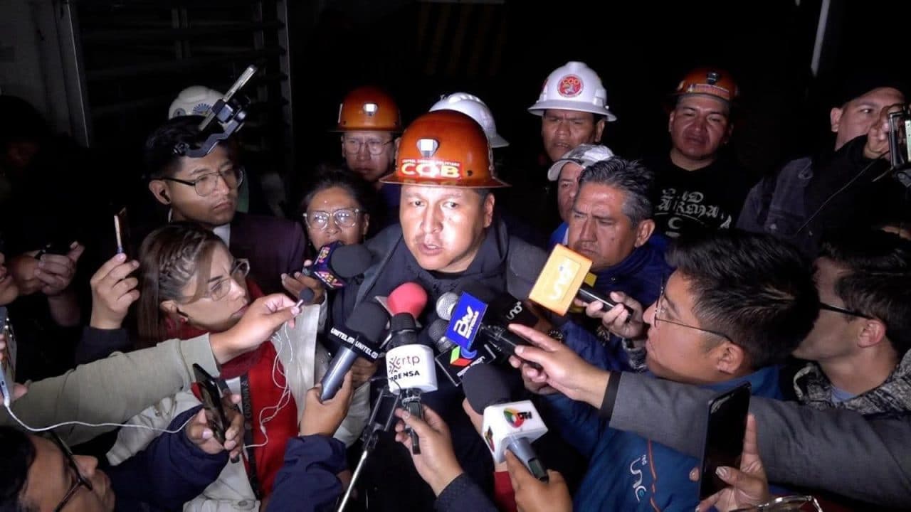 COB RATIFICA PARO INDEFINIDO Y ANUNCIA MOVILIZACIONES INCLUSO EN NAVIDAD