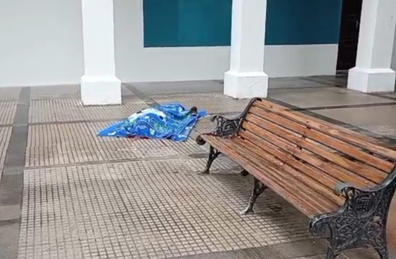 FALLECE HOMBRE DE 67 AÑOS TRAS CAER DESDE EL SEGUNDO PISO DE LA BRIGADA PARLAMENTARIA