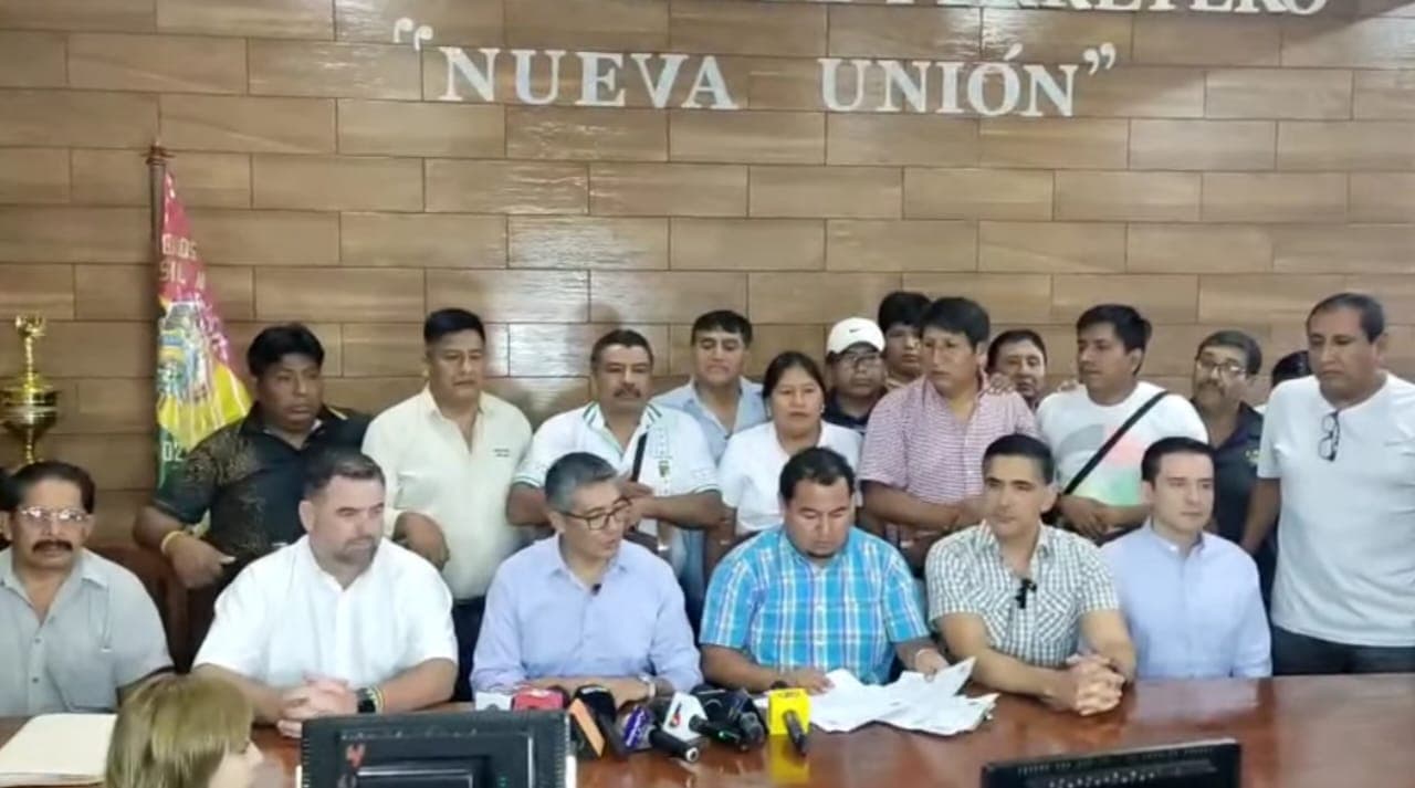 GOBIERNO CUESTIONA MOVILIZACIONES DE LA COB Y LAS CALIFICA DE “POLÍTICAS”