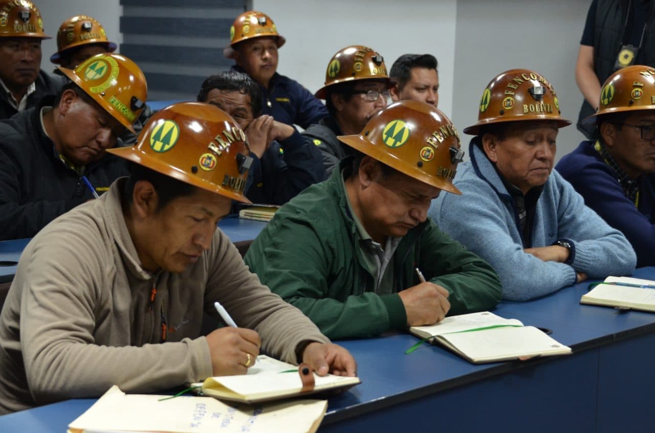 INSTALAN MESAS DE TRABAJO ENTRE EL GOBIERNO Y FENCOMIN EN LA PAZ