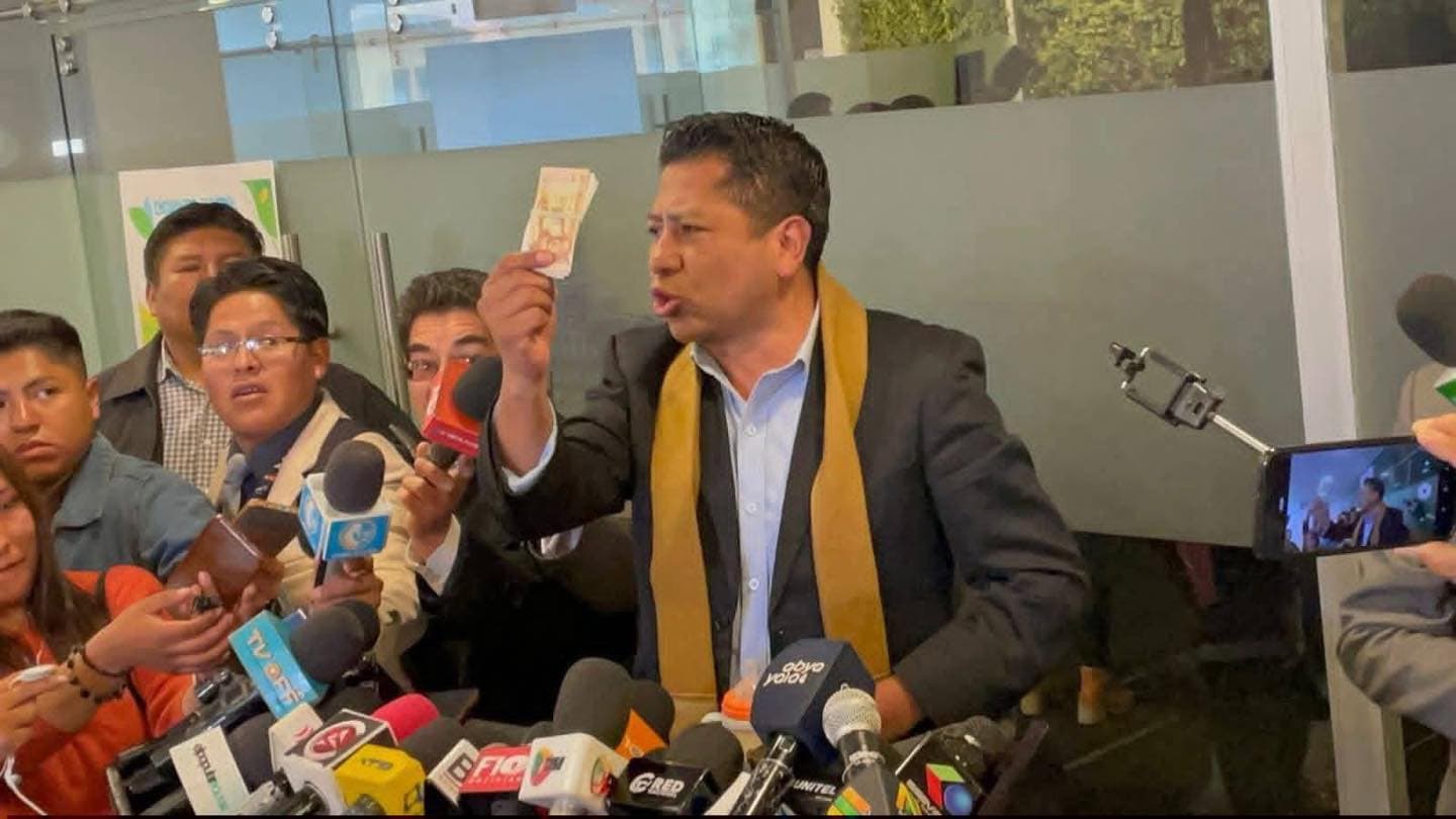 ASAMBLEÍSTA LEOPOLDO CHUI PRESENTA PROYECTO DE LEY PARA NIVELAR SUELDOS LEGISLATIVOS AL MÍNIMO NACIONAL