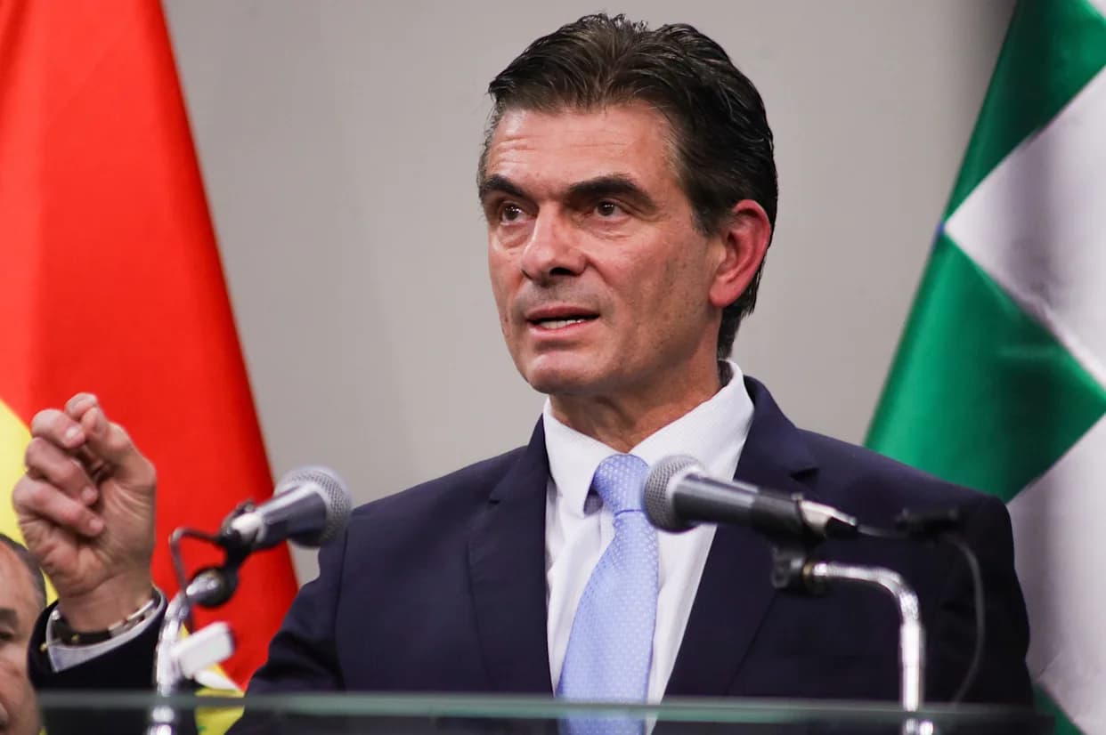 OFICIAL: EL GOBIERNO PROMULGA EL DS 5516 QUE MANTIENE EL AJUSTE EN COMBUSTIBLES Y LOS BENEFICIOS SOCIALES