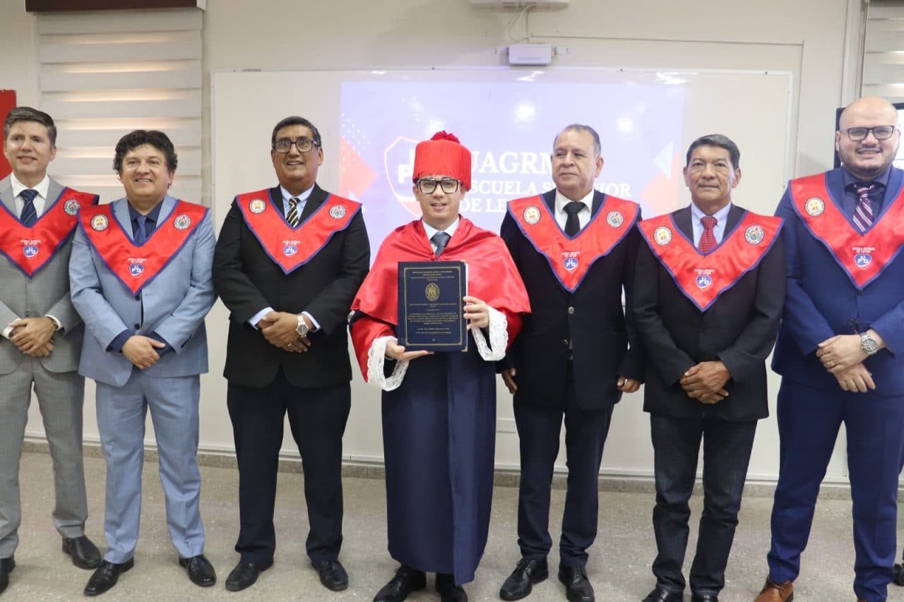 FISCAL DEPARTAMENTAL DE SANTA CRUZ, ALBERTO ZEBALLOS FLORES, DEFENDIÓ CON ÉXITO SU TESIS DOCTORAL EN LA CARRERA DE DERECHO DE LA UAGRM
