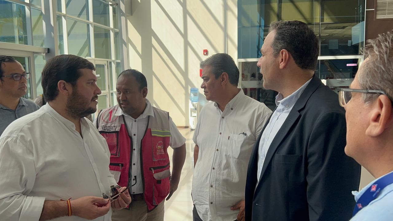 INICIA REUNIÓN ENTRE CÍVICOS, MOTOTAXISTAS Y EL GOBIERNO POR RESARCIMIENTO DE DAÑOS POR COMBUSTIBLE