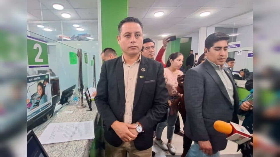 VICEPRESIDENTE DENUNCIA AL TITULAR DE YPFB POR PRESUNTO SOBREPRECIO EN CONTRATOS PETROLEROS