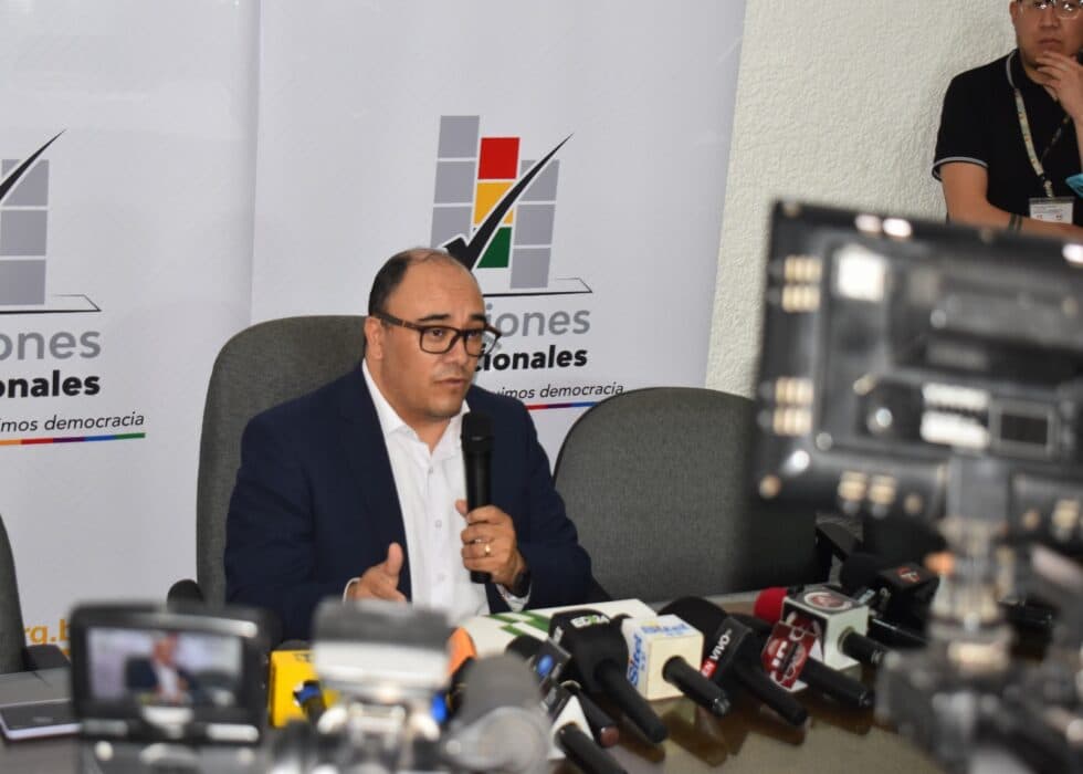 TSE CONFIRMA DEBATE ENTRE LOS 11 ASPIRANTES A LA GOBERNACIÓN CRUCEÑA
