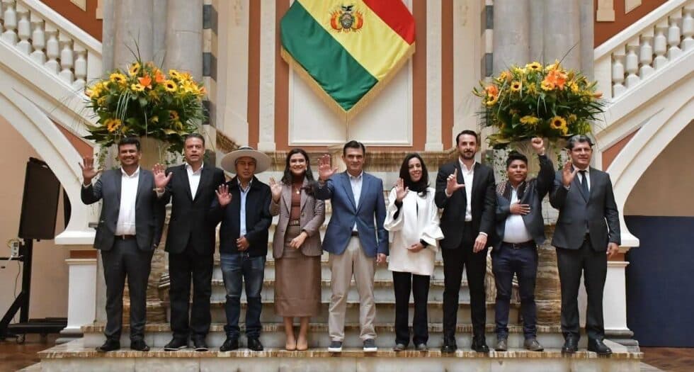 PRESIDENTE PAZ Y GOBERNADORES ABORDARON PLAN «50/50» PARA SALIR DE CRISIS