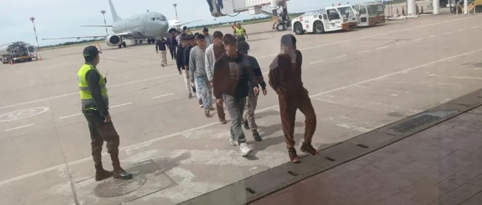 17 BOLIVIANOS EXPULSADOS DE CHILE LLEGARON A SANTA CRUZ