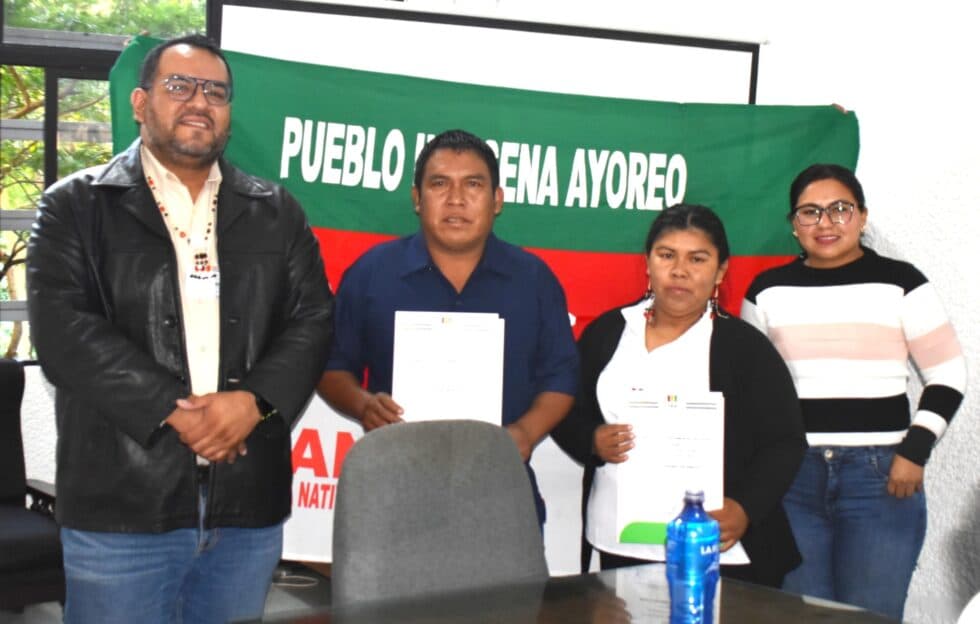 TED SANTA CRUZ ENTREGA CREDENCIALES A ASAMBLEÍSTAS DEL PUEBLO AYOREO