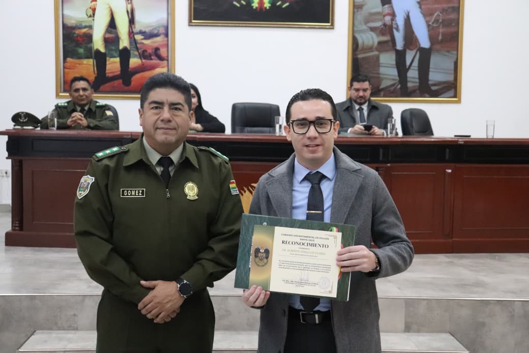 FISCAL ALBERTO ZEBALLOS ES DISTINGUIDO POR SU LUCHA CONTRA EL RACISMO