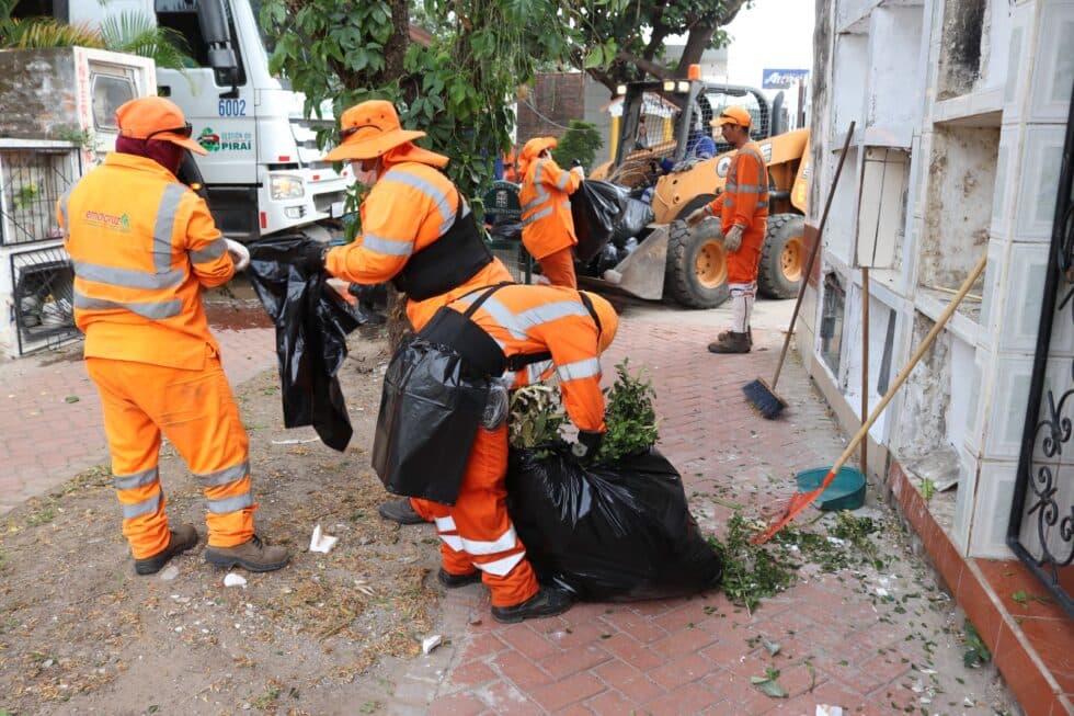 EMACRUZ EJECUTA PLAN DE LIMPIEZA EN CEMENTERIOS, MERCADOS Y MICROBASURALES