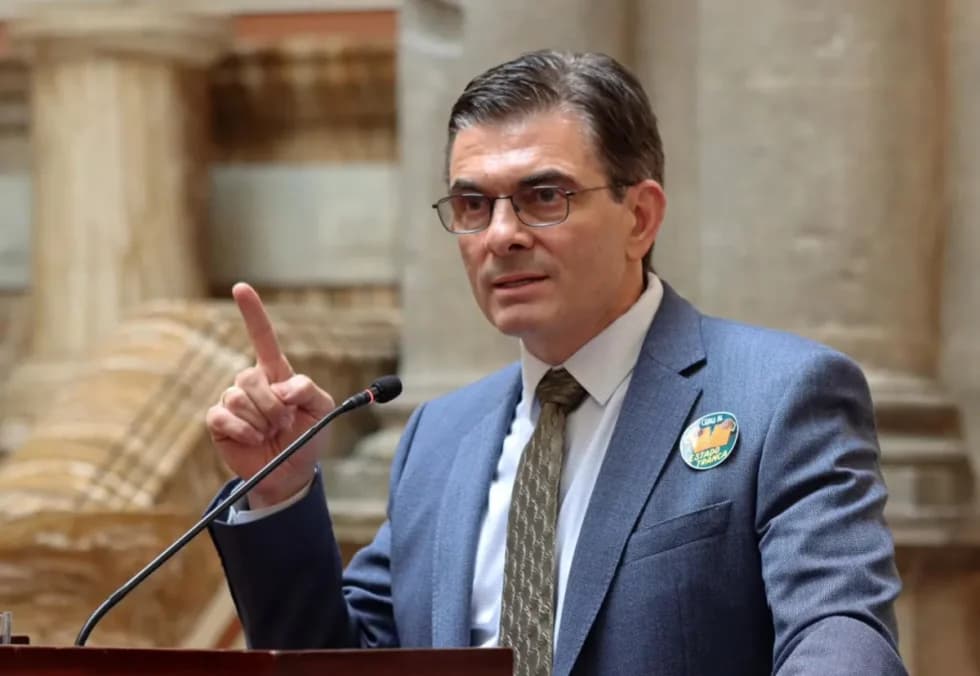 RODRIGO PAZ RECONOCE QUE FALTÓ CONCERTACIÓN EN TORNO A LA LEY 1720