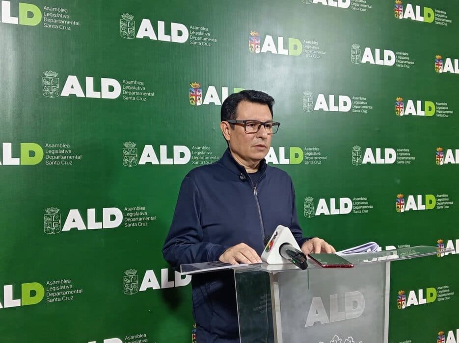 ALD DE SANTA CRUZ DENUNCIA “BURLA” A LA POBLACIÓN POR PROLONGACIÓN DE BLOQUEOS