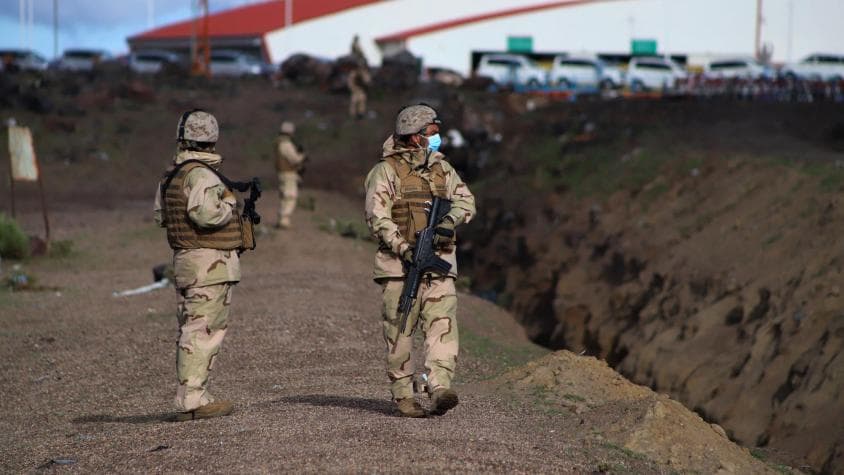 CHILE LIBERA A CINCO MILITARES BOLIVIANOS APREHENDIDOS EN LA FRONTERA