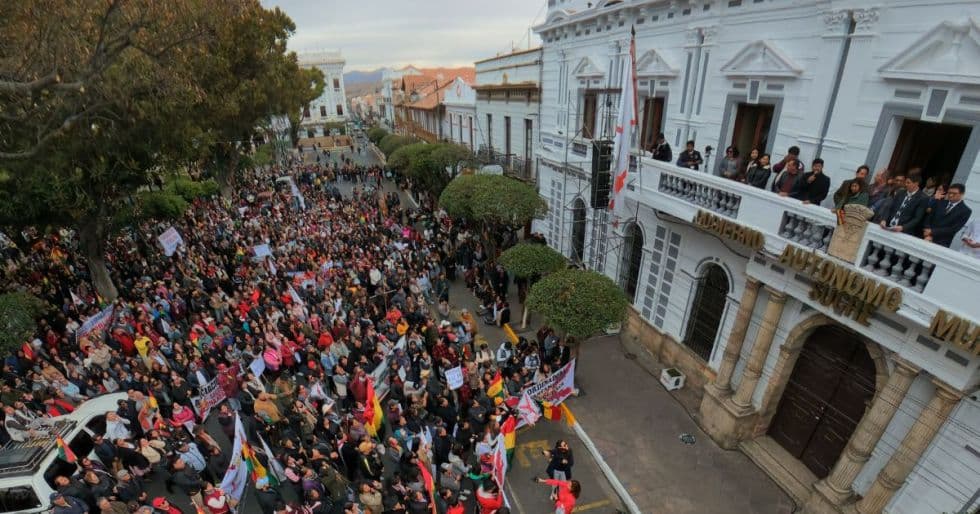 CABILDO EN CHUQUISACA EXIGE DESBLOQUEOS Y ESTADO DE EXCEPCIÓN