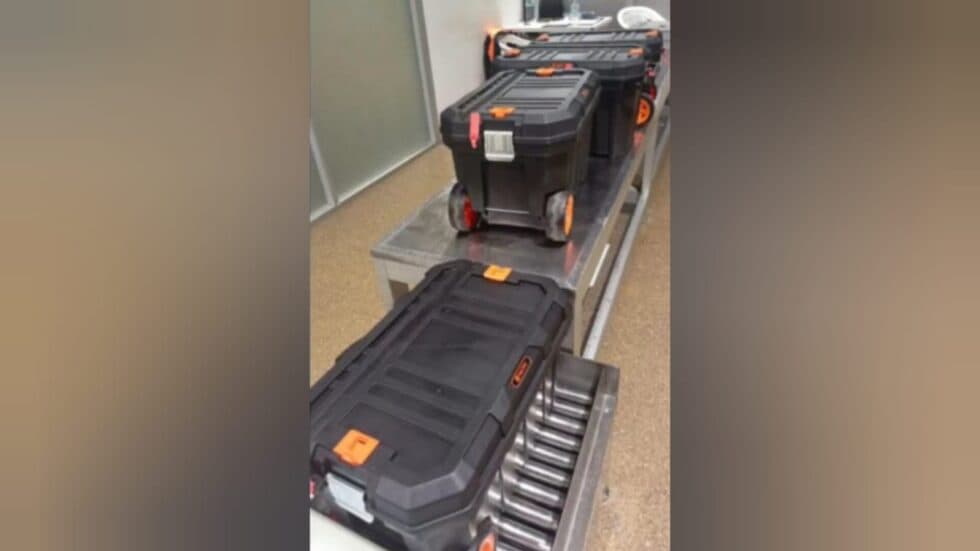 FELCC CONFIRMA EL HALLAZGO DE 189 KILOS DE ORO EN VIRU VIRU; HAY UN APREHENDIDO