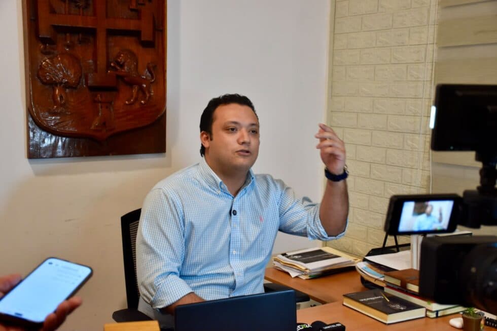 CONCEJAL ACUSA A DIRIGENTE SINDICAL DE SALUD DE COBRAR BS 10.000 SIN CUMPLIR FUNCIONES