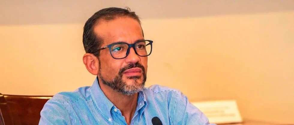 CAMACHO PODRÍA SER EMBAJADOR EN PARAGUAY; EL GOBIERNO AÚN NO LO CONFIRMA